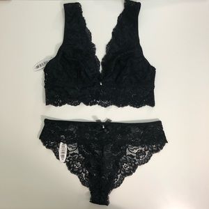 Bralette and bikini lingerie set